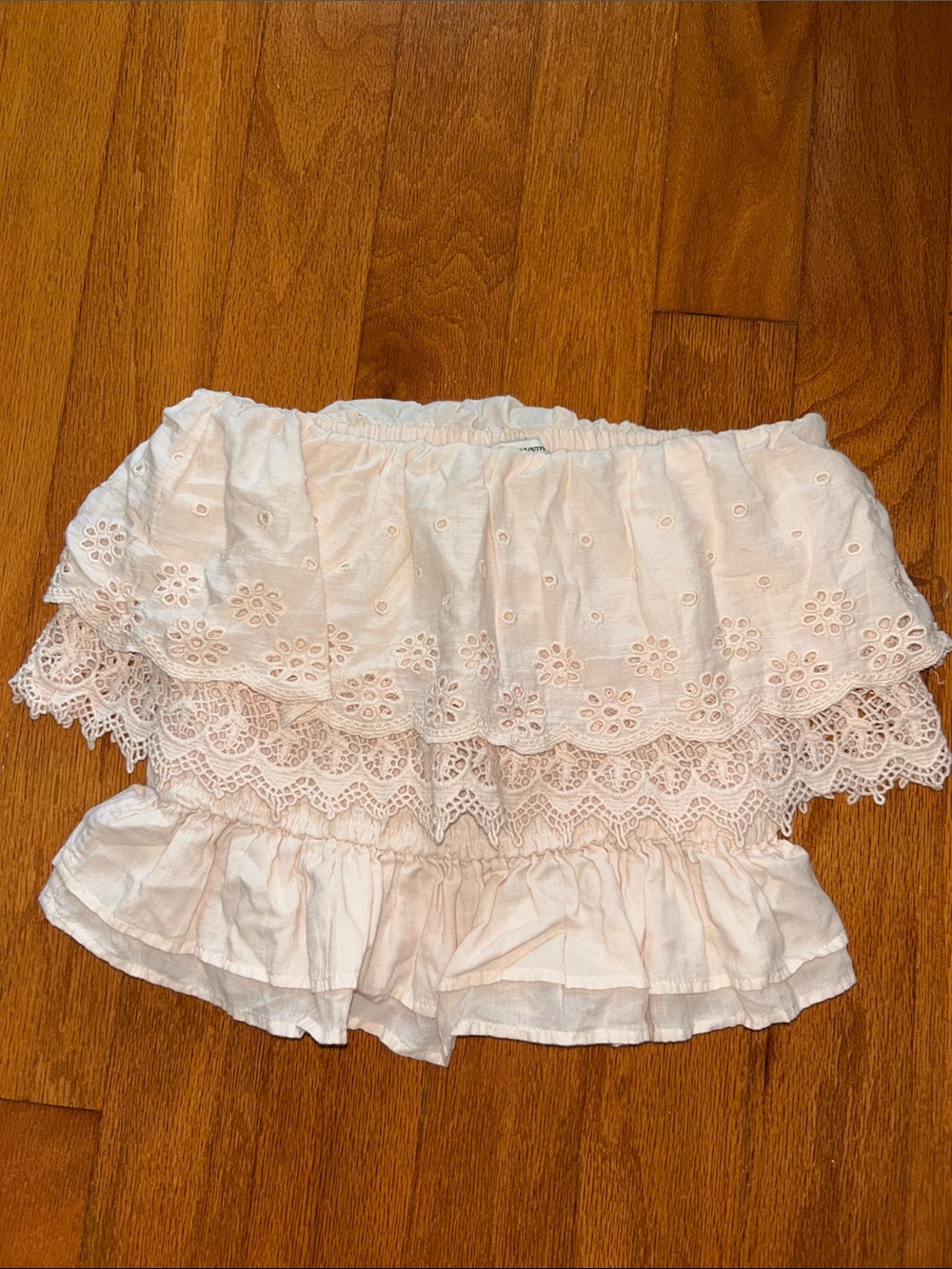 BOGO ❤️ American Eagle Outfitters Ruffled Off-Shoulder Top